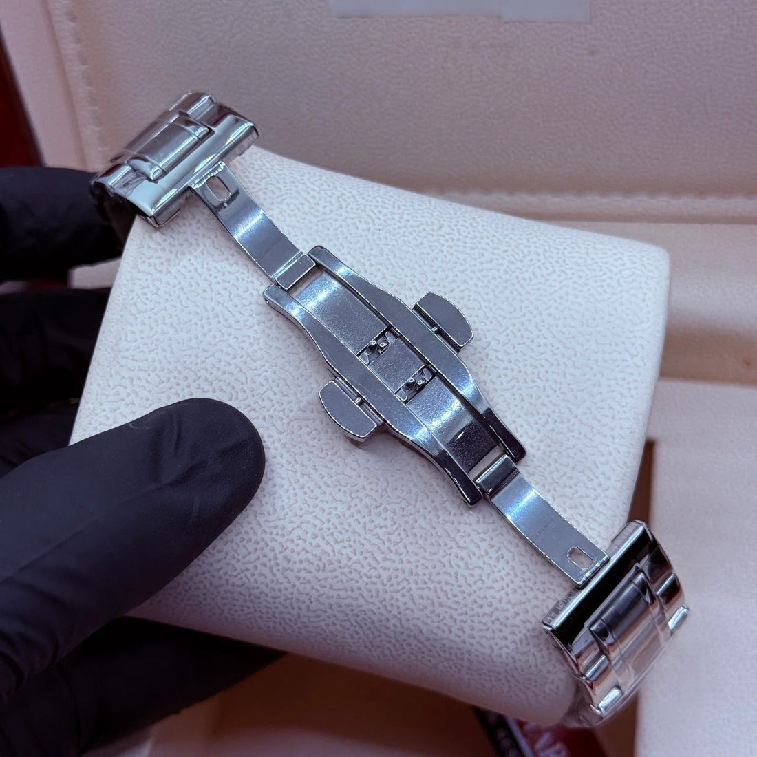 Ferrari wheel red with silver chain